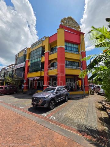 CORNER LOT 3 Storey Corporate Shop Lot @ Damansara Aliff Johor Bahru 1