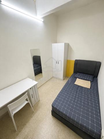 Fully Furnished Selangor Petaling Jaya Room For Rent 1