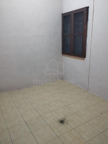 Rumah Sewa Ayer Tawar 5