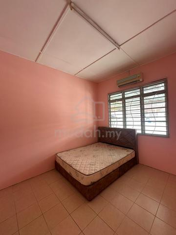Fully renovated partially furnished end lot house for rent (Cyberjaya) 1