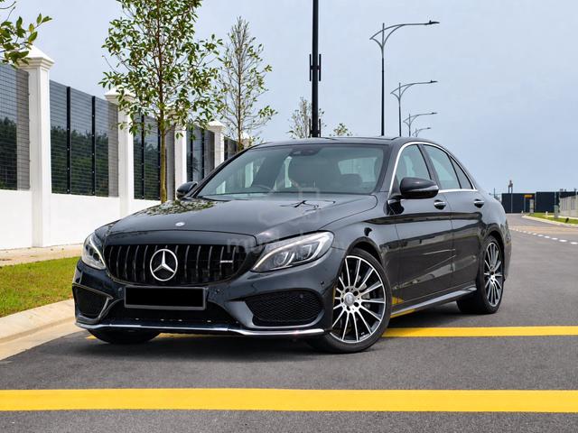2016 Mercedes Benz C300 AMG Line 2.0 Sunroof F/Lo - 1