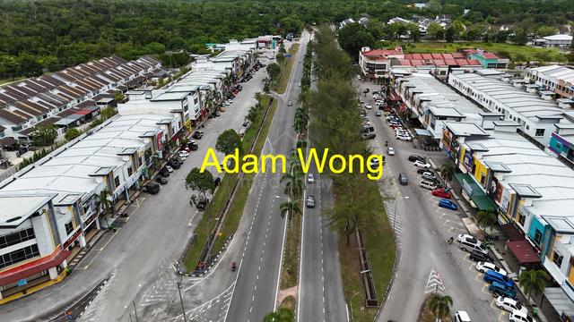 FACING MAINROAD END LOT BIGGER SIZE 3 Sty Shoplot Bandar Laguna Merbok 1