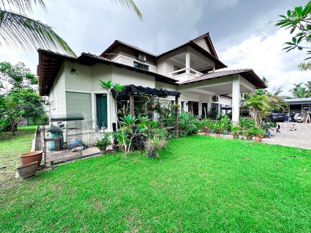 Spacious Double Storey Bangi Bungalow with Private Swimming Pool & Big 1