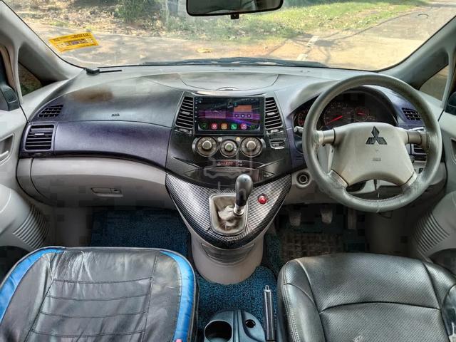 2005 Mitsubishi GRANDIS 2.4 (M) MIVEC Sport - 4
