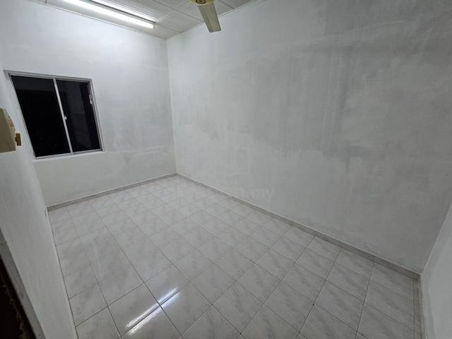 Single storey terrace taman Tuanku jaafar l, Senawang 5
