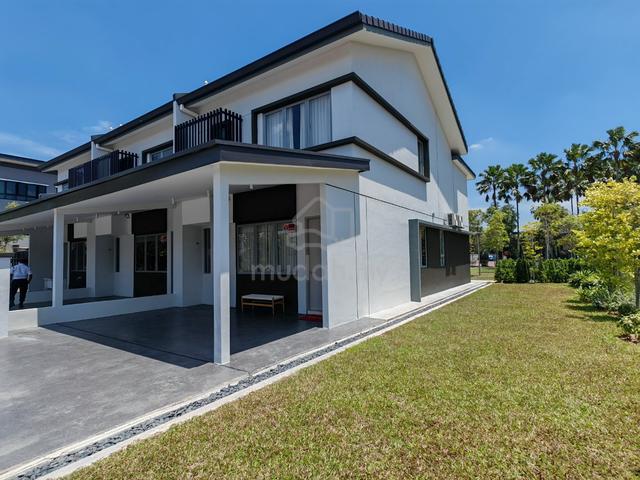Bukit Puchong New Landed  house gated and guarded 1