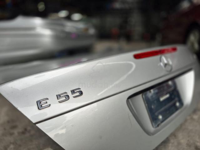 Mercedes Benz W211 E55 AMG Bonet Belakang - photo 2 of 6