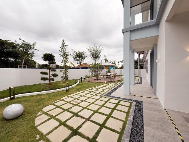 0 Downpayment Gated Guard Freehold Ready Unit 2 Storey Batu Berendam 1