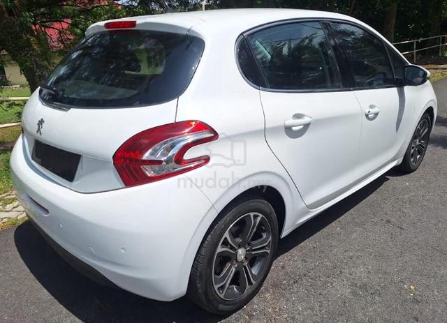 Peugeot 208 Allure(A) FullLoan Blacklist LoanKedai - 2