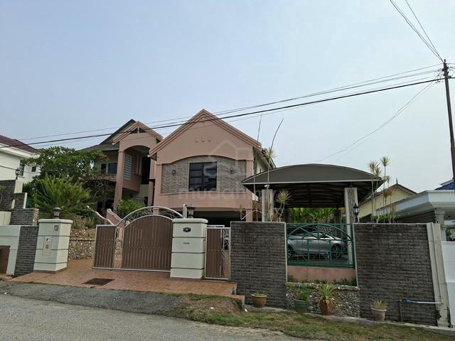 DOUBLE Storey bungalow Exclusive Bandar Indera Mahkota 1