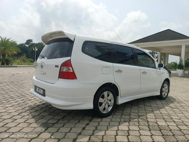 2010 Nissan GRAND LIVINA 1.8 IMPUL (A) - 3