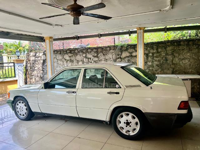 Mercedes Benz 190E Nice Johor Plate No. - 4