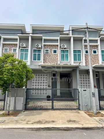 Rumah TERES 2+1TINGKAT FULLY FURNISHED DEKAT DRAWBRIDGE SEBERANG TAKIR 1