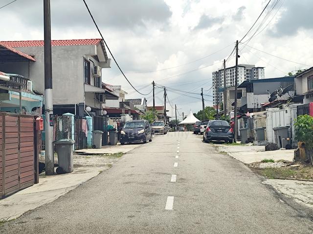 (END LOT + RENOVATED) JALAN BAYAN, Taman Megah Ria, Masai 4