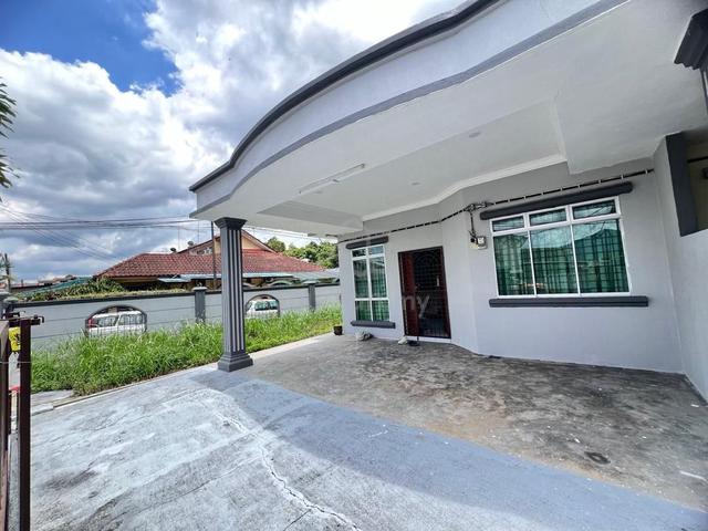 Single storey End lot ada tanah@Taman Sri Parmai 1