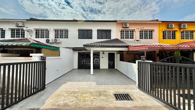 NEW RENOVATED UNIT ! 2 Storey House Bandar Kinrara, Puchong 1