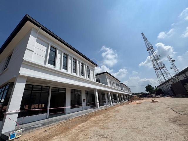 BE THE FIRST TENANT! BRAND NEW CORNER Unit @ Ecco Point Merlimau 1