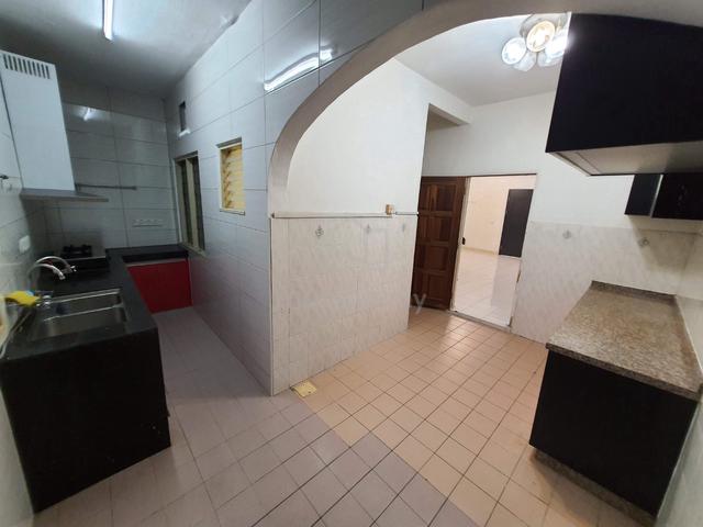 PARTFURNISH KITCHENCAB Taman Puchong Utama Landed Teres House For Rent 1
