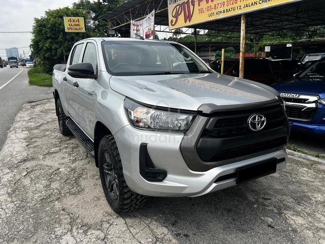 Toyota HILUX 2.4(A)REVO E D/C VNT 6PSD 4X4 Pickups - 3