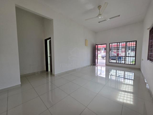 For Rent Single Storey Semi-D @ Jalan Jambu Mawar Taman Kulai Besar 1