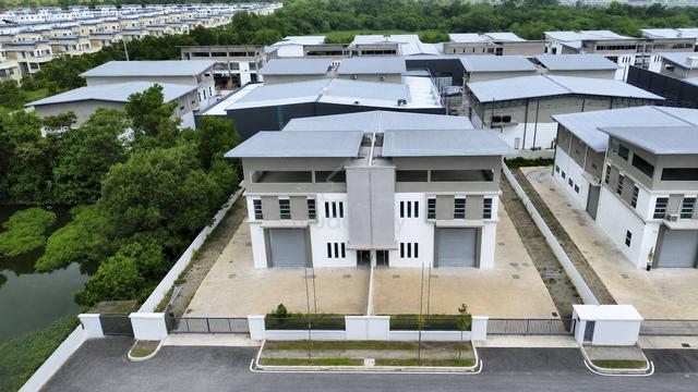 2 Adjoining Semi D Factory, Saujana Technology Park, Rawang 1