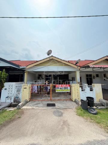 Rumah teres setingkat di Taman Banggol Indah Kemaman dekat di Pantai 1