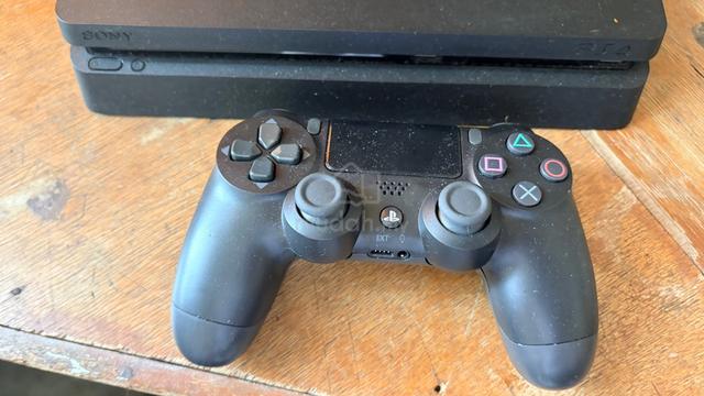 ps4 - photo 2 of 4