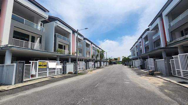3sty Link House, 7r6b @ Taman Kota Syahbandar, Kota Laksamana 1