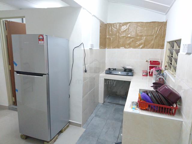 LORONG JAYA 14, Bdr Tun Razak Medium Room 1