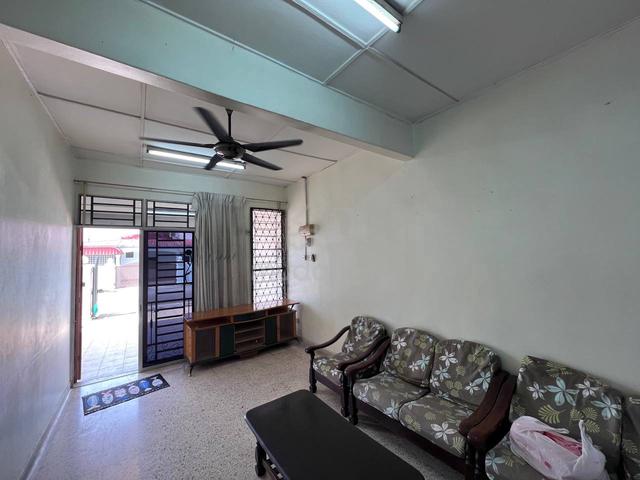 Permas Jaya / Single Storey / Partially Furnished / Low Deposit 1