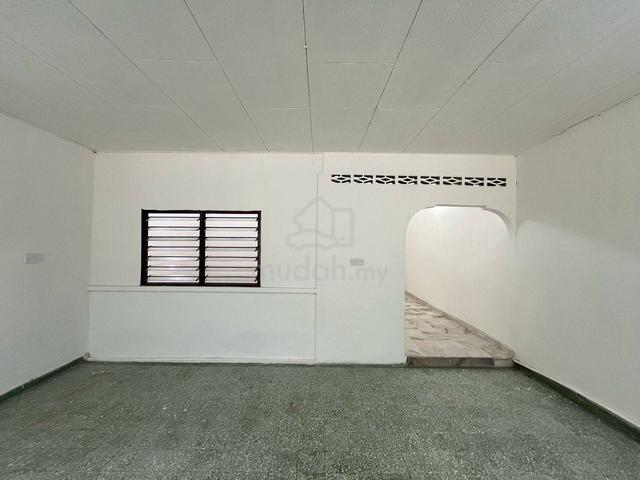 Kapar Hamzah Alang Low Cost Area 3 Beds Single Storey Terrace House 1