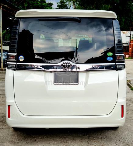 2019 Toyota VOXY 2.0 X (A) FACELIFT - 5