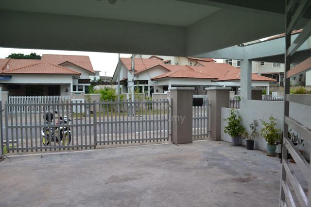 Middle Room for Rent at Taman Bukit Melaka 1