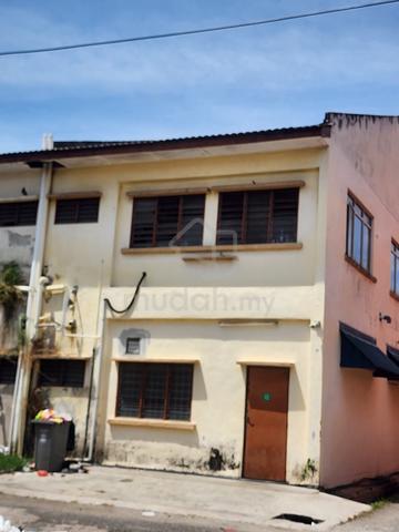 Factory & shop tmn.teknologi cheng for rent 1