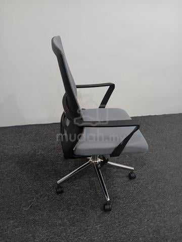 Office chair - photo 2 of 3