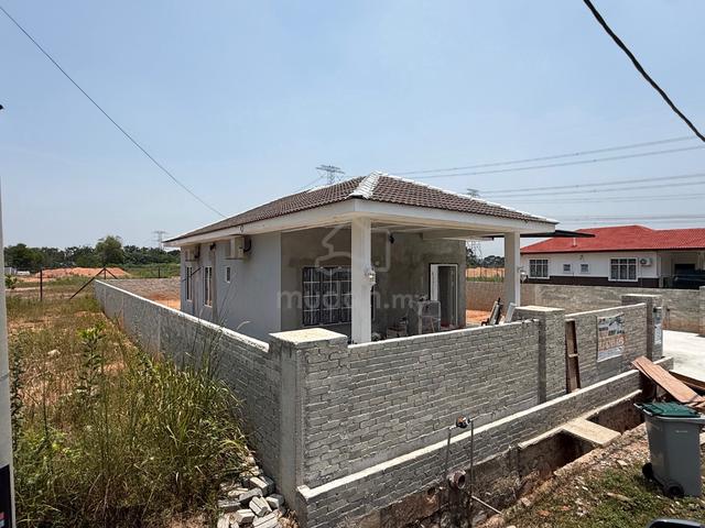 Non Bumi Lot | Renovated | Single Storey Bungalow House @ Mahkota Hill 1