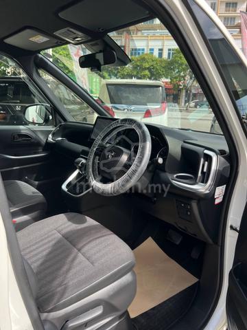 Toyota VOXY SG - 4
