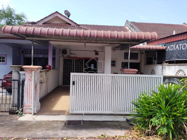 Lukut Bandar Springhill Partial Furnished Single Storey House for Rent 1