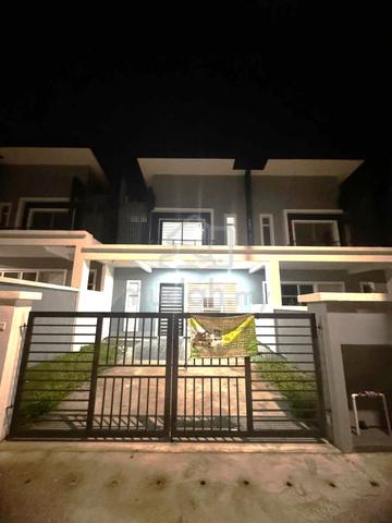 [Facing Open] Double Storey Terrace Aurora 2 E5 @ Bandar Springhill 1