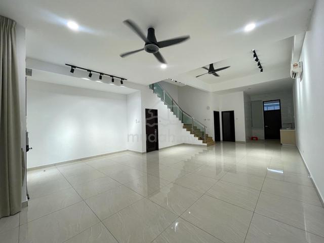 Taman Puchong Utama 2, Presint 9, 2.5 Storey House, Puchong, Selangor 1