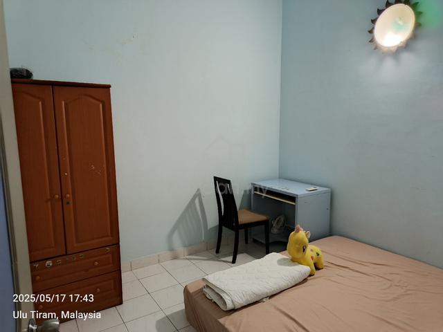 middle room 1