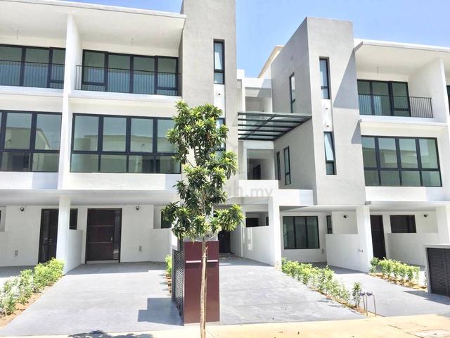 UPPER UNIT ‼️ Townhouse Villa Cahaya SPK Seksyen U9 Shah Alam 1