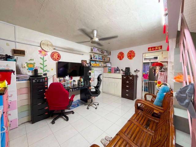 Full loan JOHOR JAYA jln seroja 2sty low cost kitchen extend cash out 1