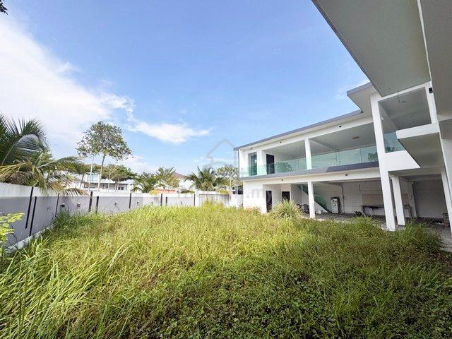 Austin Duta Two Adjoining Cluster Corner House,Johor Bahru 1