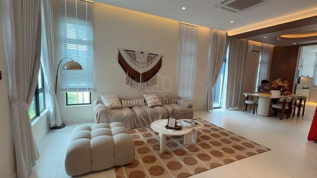 (5min Kg Lapan ) Bachang Gated 2 Storey Terrace Jusco Jonker Melaka 1