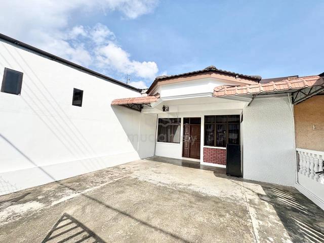 Taman Daya Single Storey 22x70 New Paint 24hr Security near Austin 1