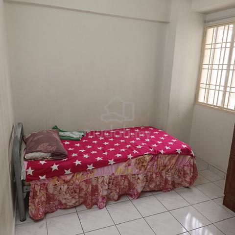 Medium room for rent @ Sri lavender apartment 1