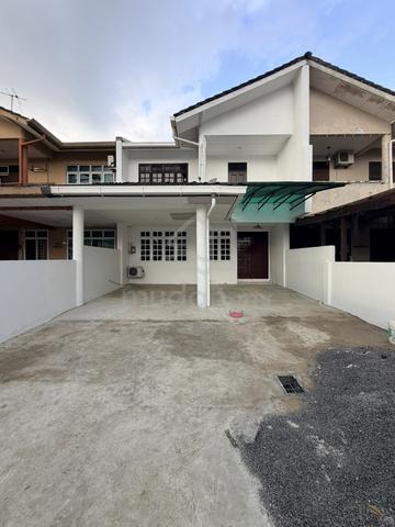 Double storey Intermediate Long Parking  Perupok Gita Taman Fitrah 1