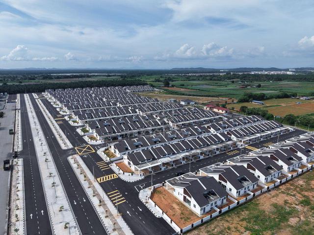 Rumah Teres Setingkat di Ara Kuda Penang 1