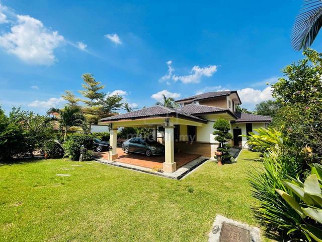 SPACIOUS 1.5 Storey Bungalow Persada Aman, Bandar Enstek, Nilai 1